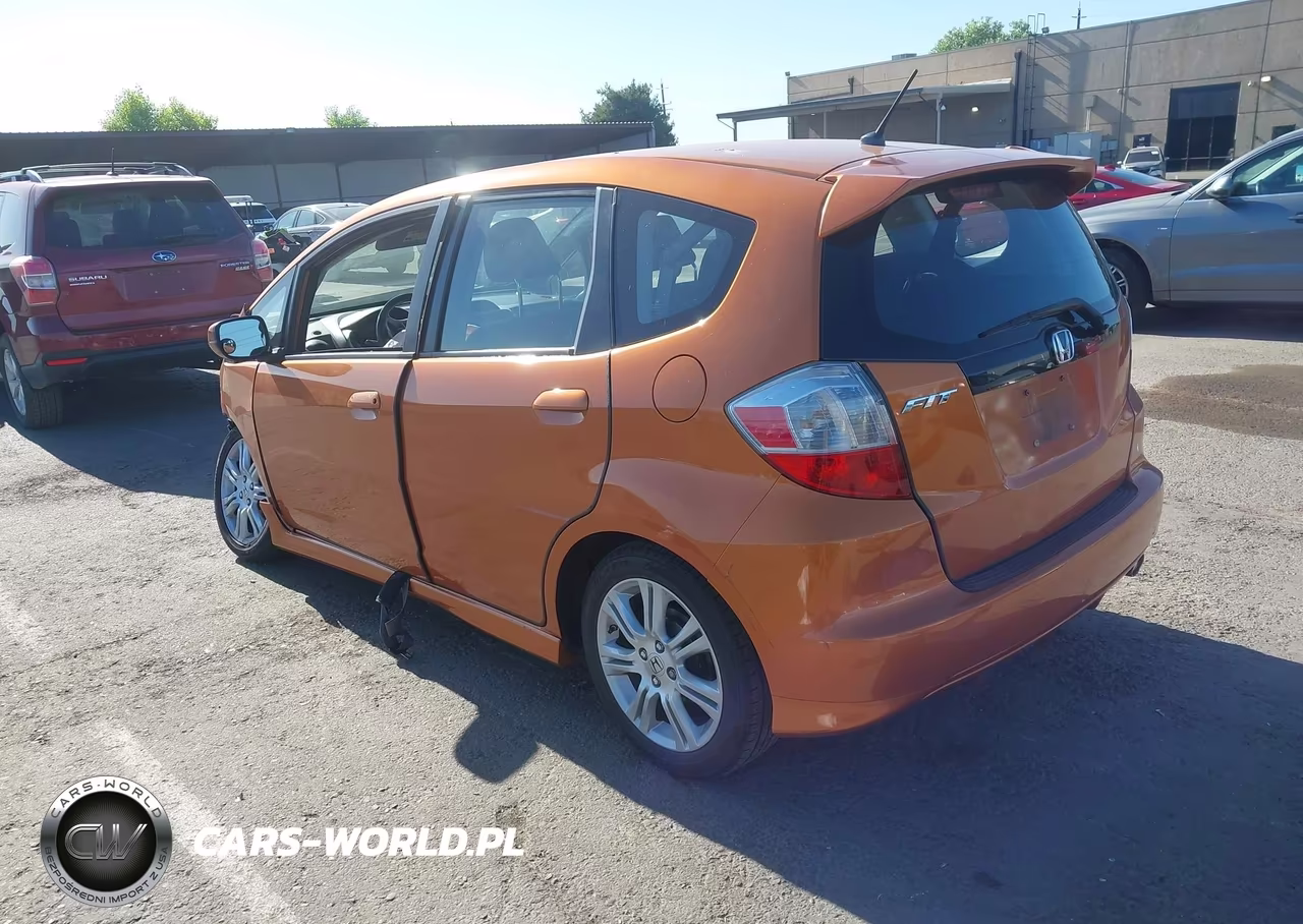 2011 Honda Fit Sport VIN:JHMGE8H50BC004421 - 3