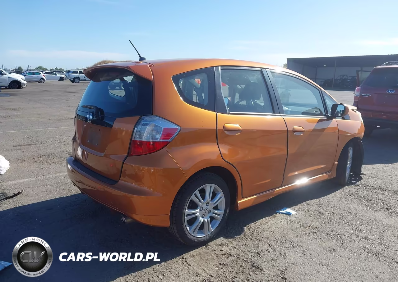 2011 Honda Fit Sport VIN:JHMGE8H50BC004421 - 4