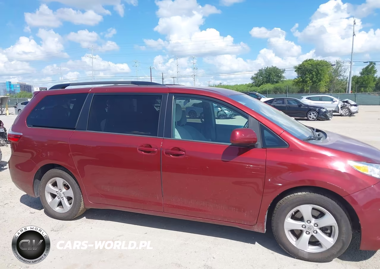 2015 Toyota Sienna Le 8 Passenger VIN:5TDKK3DC8FS619637 - 13
