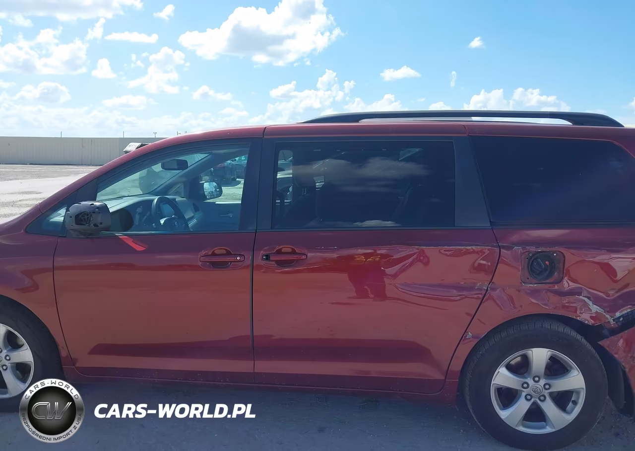 2015 Toyota Sienna Le 8 Passenger VIN:5TDKK3DC8FS619637 - 14
