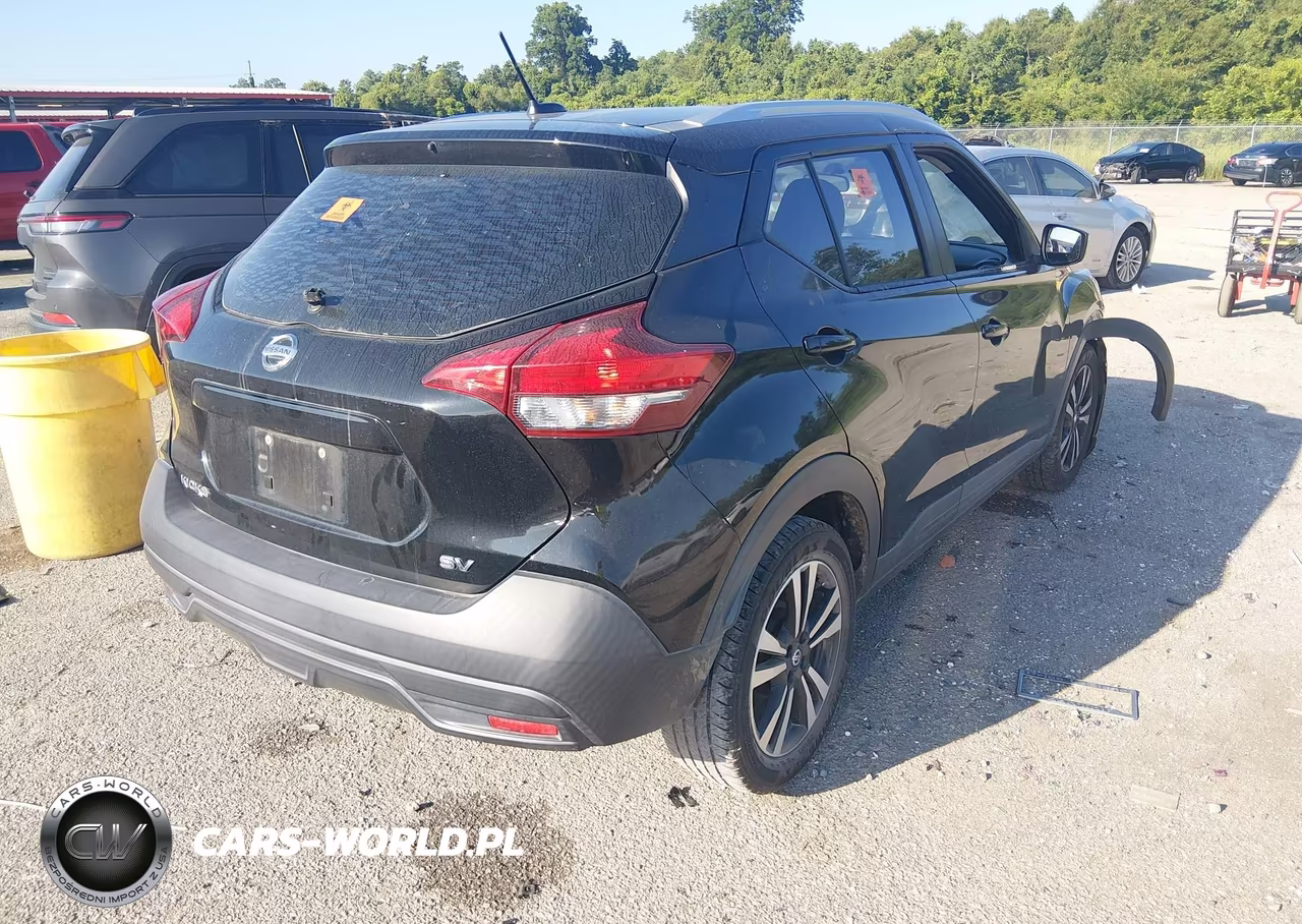 2019 Nissan Kicks Sv VIN:3N1CP5CU2KL565086 - 4