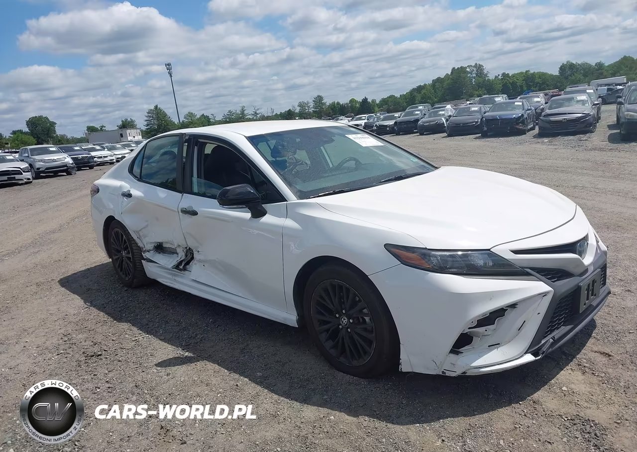 2022 Toyota Camry Nightshade Edition Hybrid – zdjęcie 1 z 16