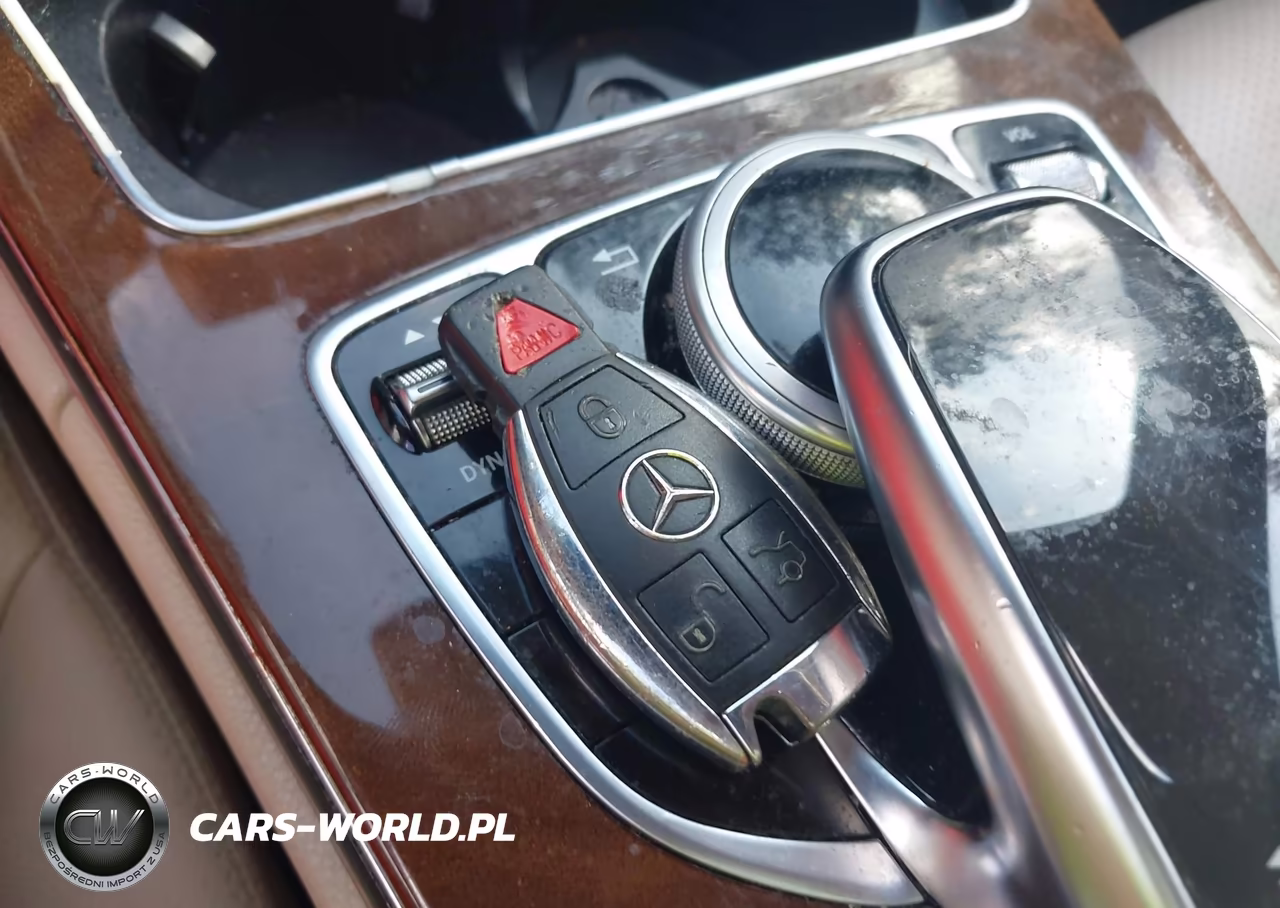 2016 Mercedes-Benz C 300 4Matic VIN:55SWF4KB7GU140281 - 11