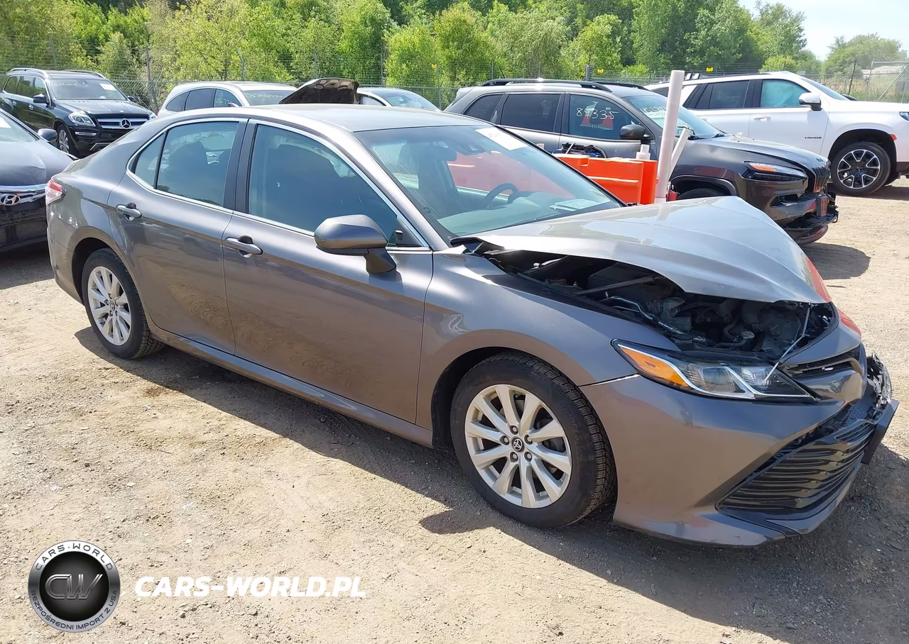 2019 Toyota Camry Le – zdjęcie 1 z 16