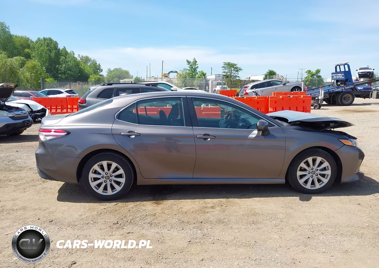2019 Toyota Camry Le VIN:4T1B11HK4KU256554 - 13