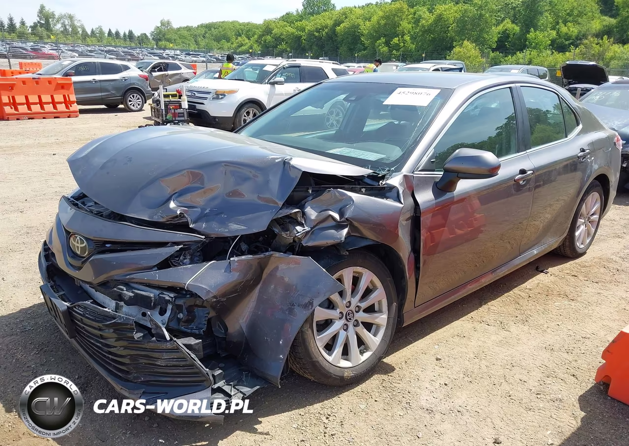 2019 Toyota Camry Le VIN:4T1B11HK4KU256554 - 14