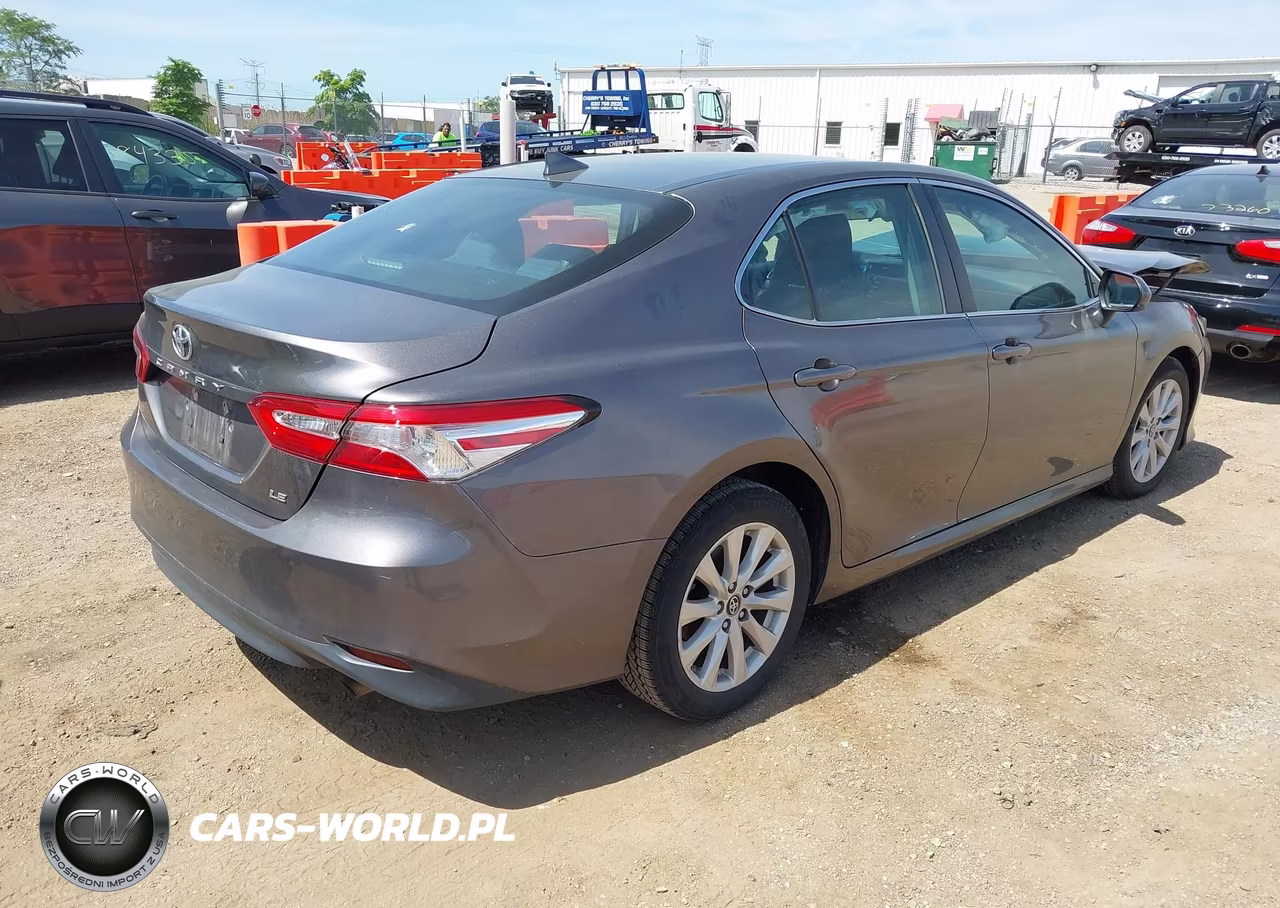 2019 Toyota Camry Le VIN:4T1B11HK4KU256554 - 4