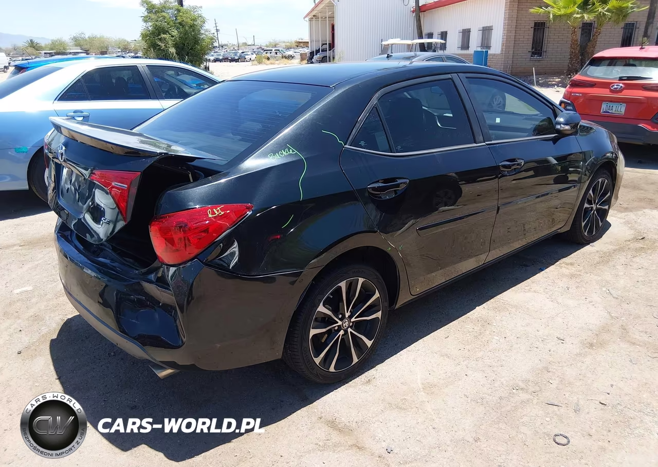 2018 Toyota Corolla Se VIN:2T1BURHE8JC100310 - 4