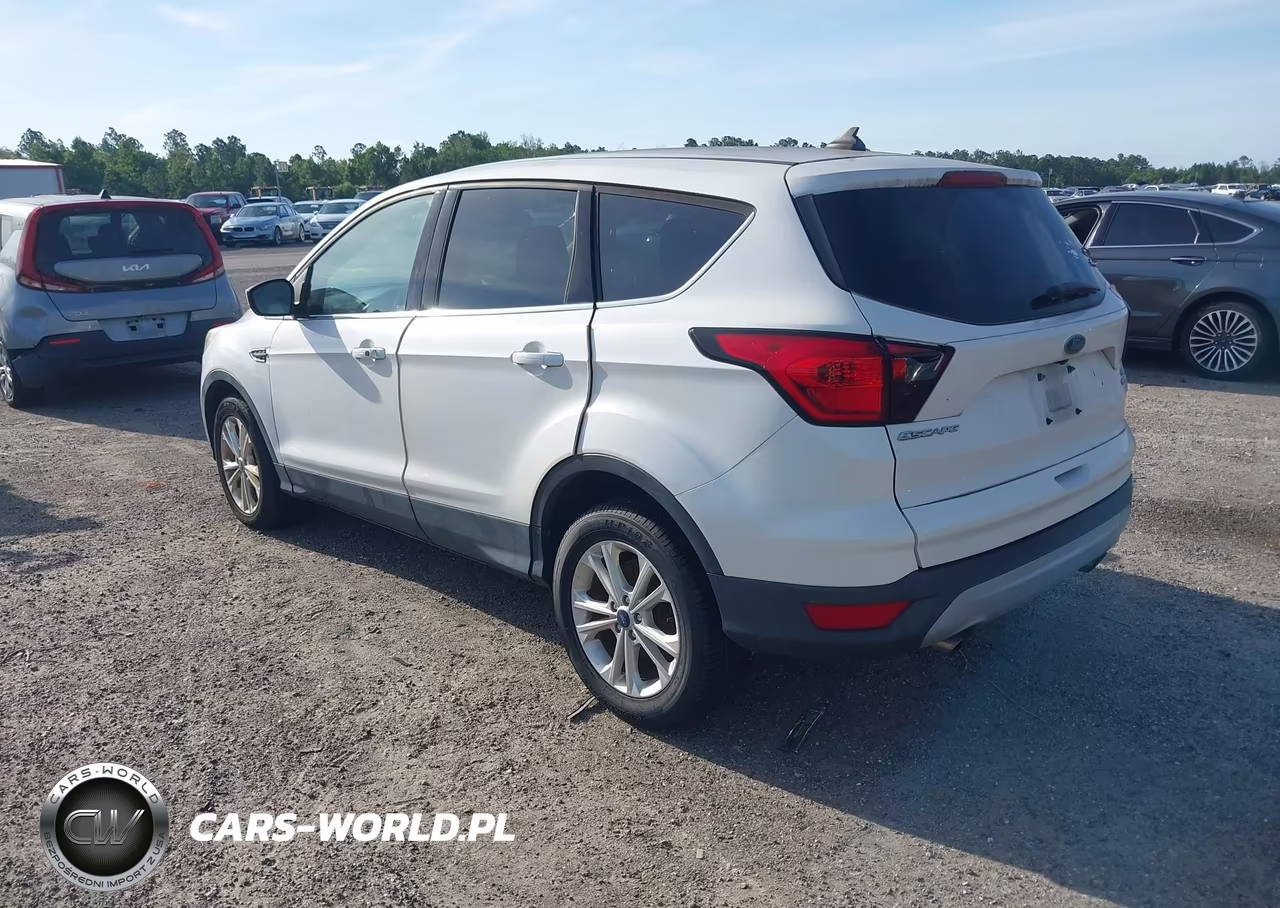 2019 Ford Escape Se VIN:1FMCU0GDXKUA06079 - 3