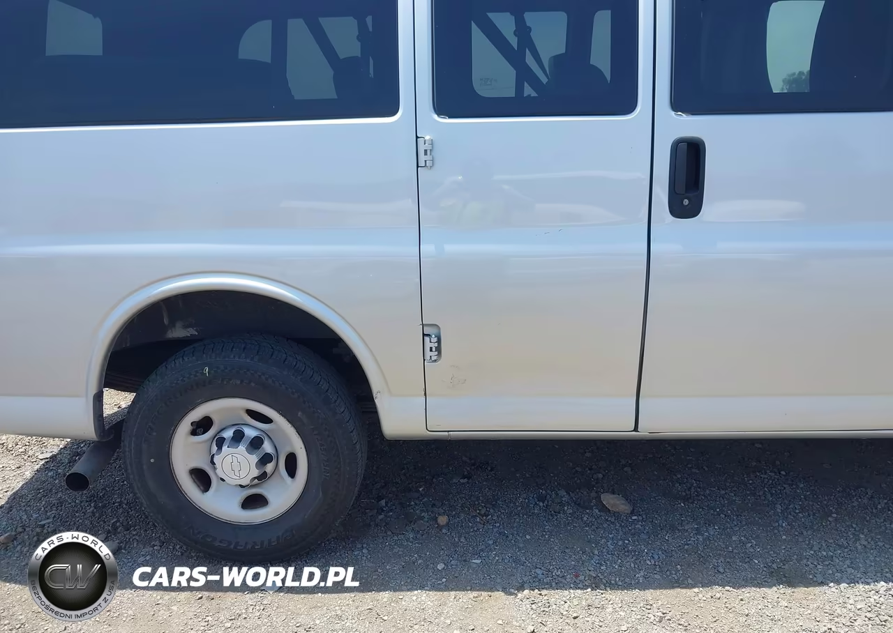 2018 Chevrolet Express 2500 Ls VIN:1GAWGEFG9J1300373 - 13