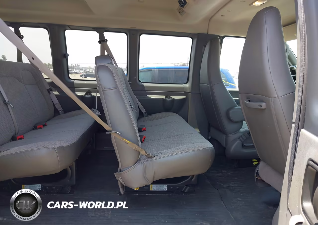 2018 Chevrolet Express 2500 Ls VIN:1GAWGEFG9J1300373 - 8