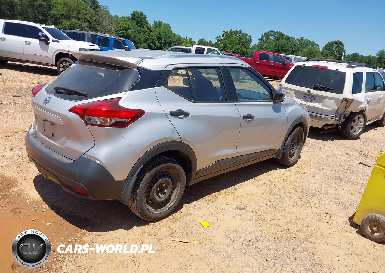 2019 Nissan Kicks S VIN:3N1CP5CU2KL471208 - 4