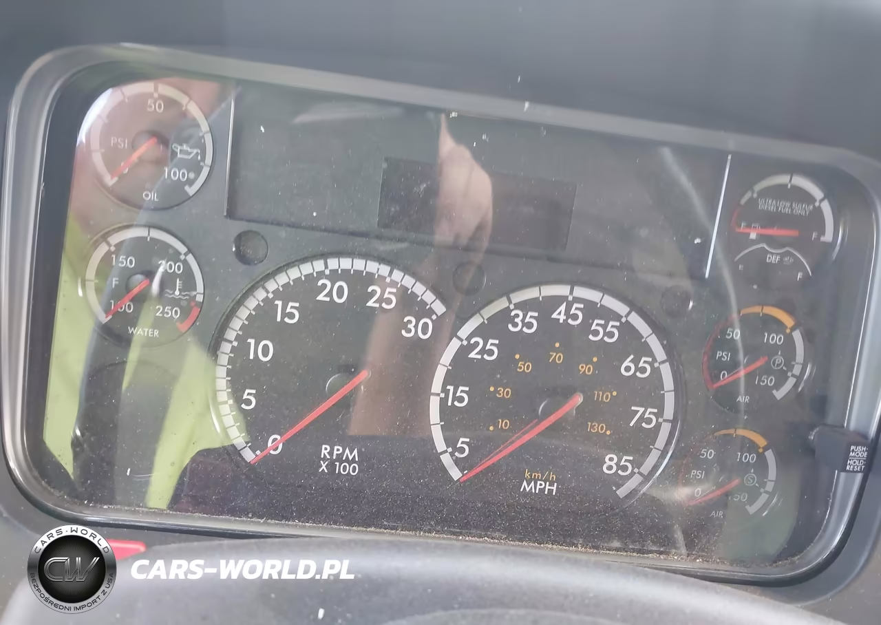 2017 Freightliner M2 106 VIN:1FVACWDT5HHHX3473 - 5