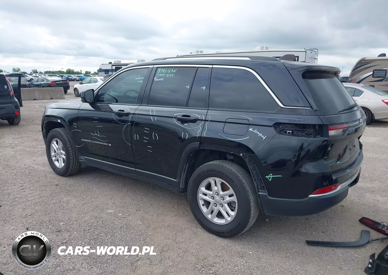 2023 Jeep Grand Cherokee Laredo 4X4 VIN:1C4RJHAG0PC549107 - 3