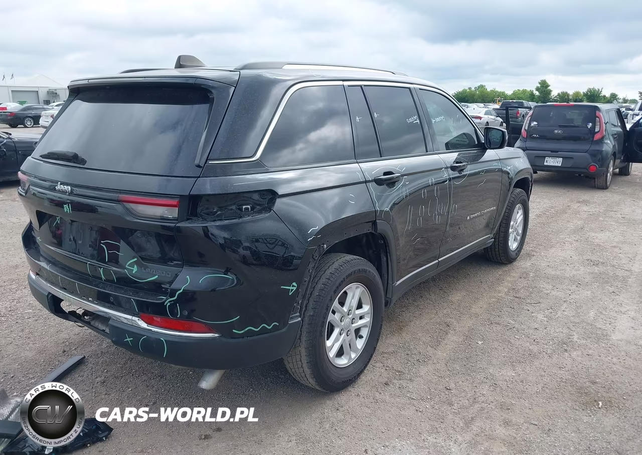 2023 Jeep Grand Cherokee Laredo 4X4 VIN:1C4RJHAG0PC549107 - 4