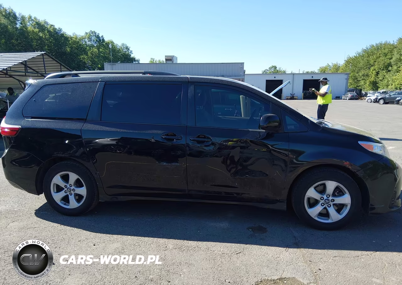 2018 Toyota Sienna Le 8 Passenger VIN:5TDKZ3DC9JS957469 - 13
