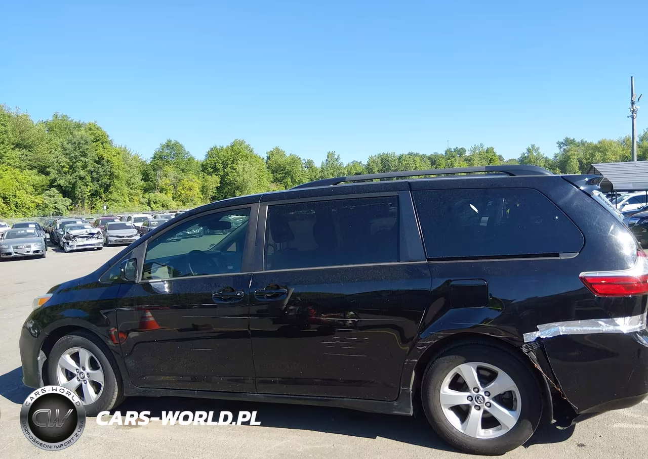 2018 Toyota Sienna Le 8 Passenger VIN:5TDKZ3DC9JS957469 - 14