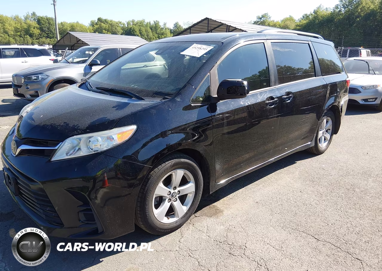 2018 Toyota Sienna Le 8 Passenger VIN:5TDKZ3DC9JS957469 - 2