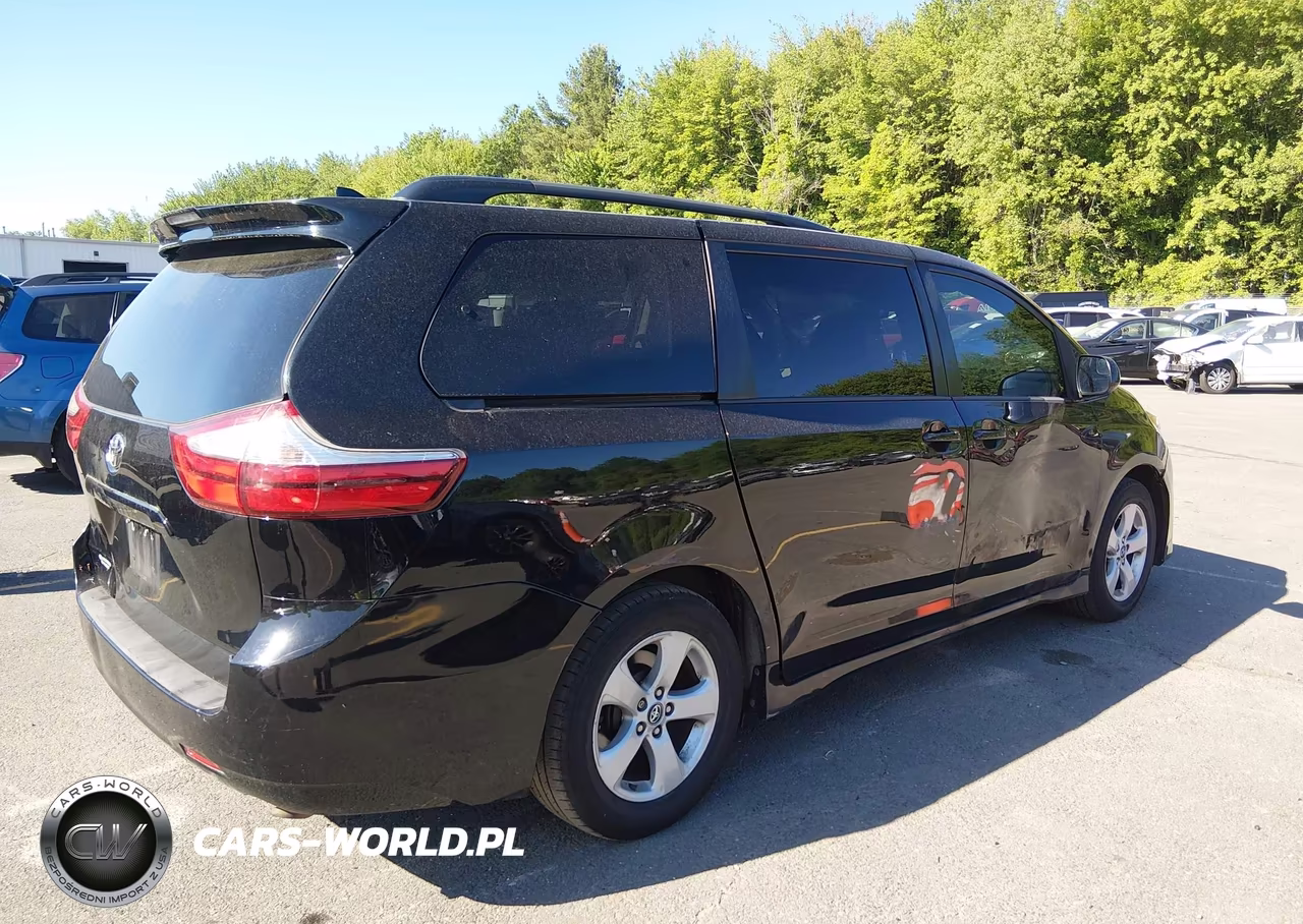 2018 Toyota Sienna Le 8 Passenger VIN:5TDKZ3DC9JS957469 - 4