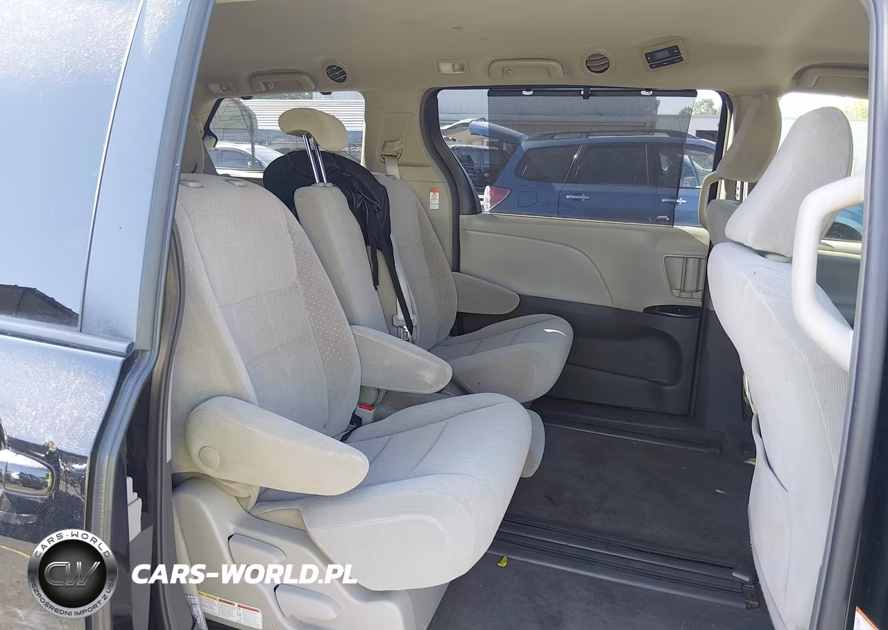 2018 Toyota Sienna Le 8 Passenger VIN:5TDKZ3DC9JS957469 - 8