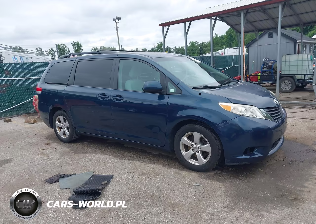 2011 Toyota Sienna Le V6 – zdjęcie 1 z 17