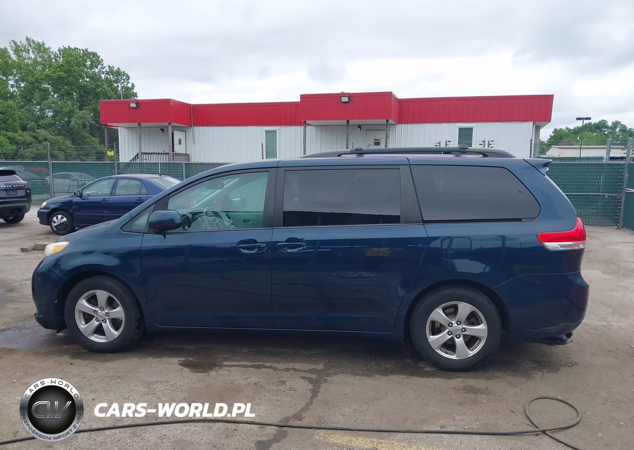 2011 Toyota Sienna Le V6 VIN:5TDKK3DC1BS073791 - 14