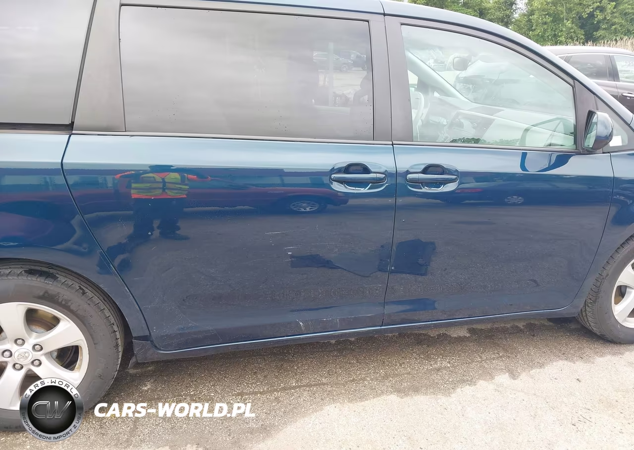 2011 Toyota Sienna Le V6 VIN:5TDKK3DC1BS073791 - 17