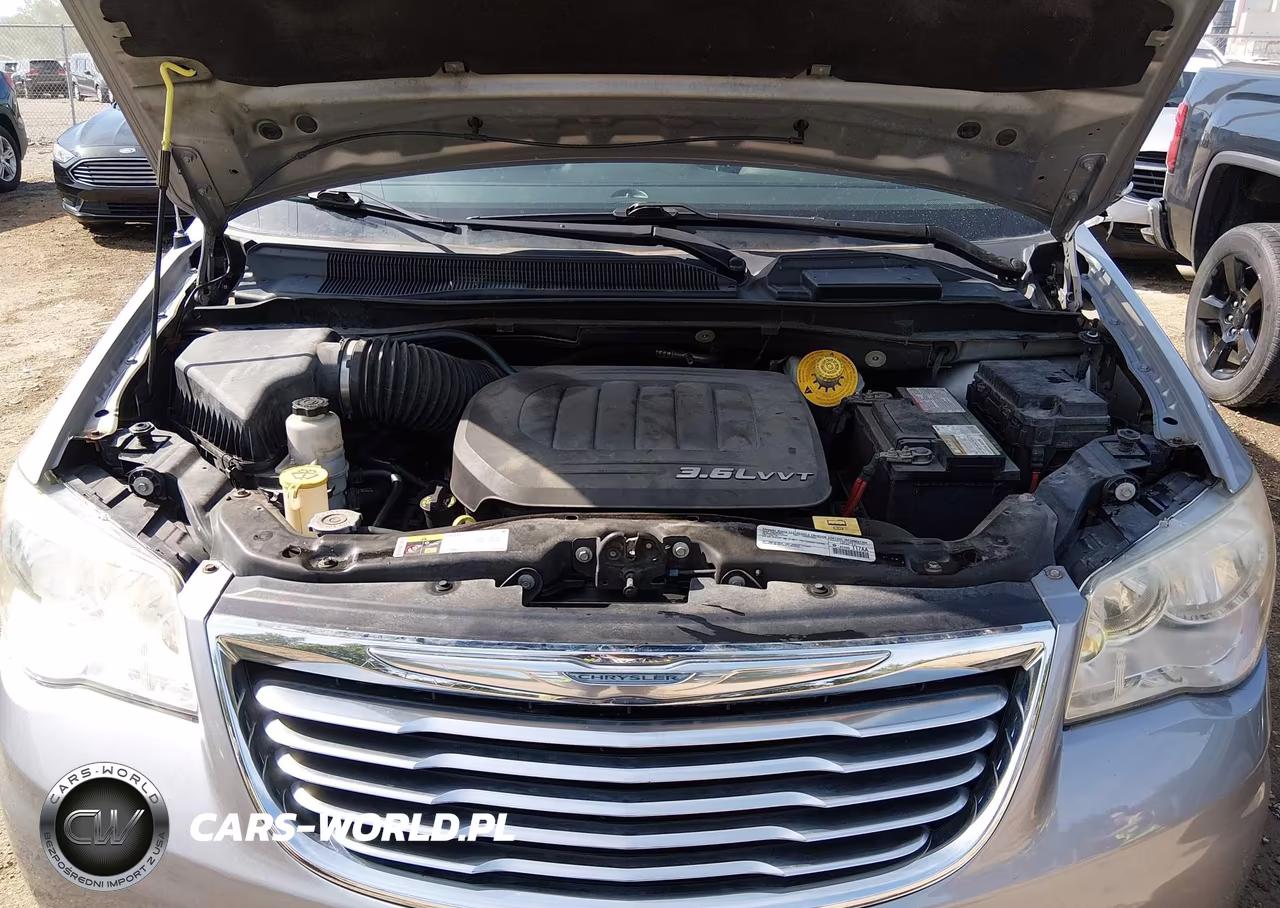 2015 Chrysler Town & Country Touring-L VIN:2C4RC1CGXFR522520 - 10