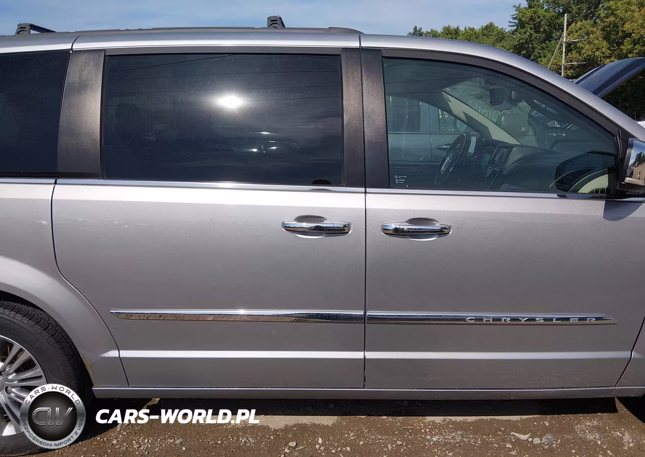 2015 Chrysler Town & Country Touring-L VIN:2C4RC1CGXFR522520 - 13