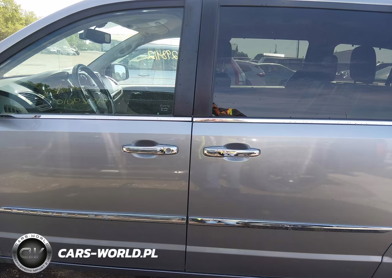 2015 Chrysler Town & Country Touring-L VIN:2C4RC1CGXFR522520 - 14