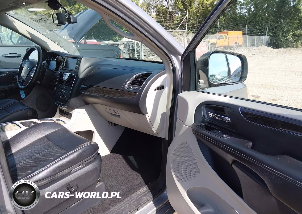 2015 Chrysler Town & Country Touring-L VIN:2C4RC1CGXFR522520 - 5