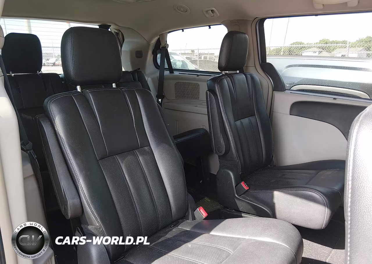 2015 Chrysler Town & Country Touring-L VIN:2C4RC1CGXFR522520 - 8