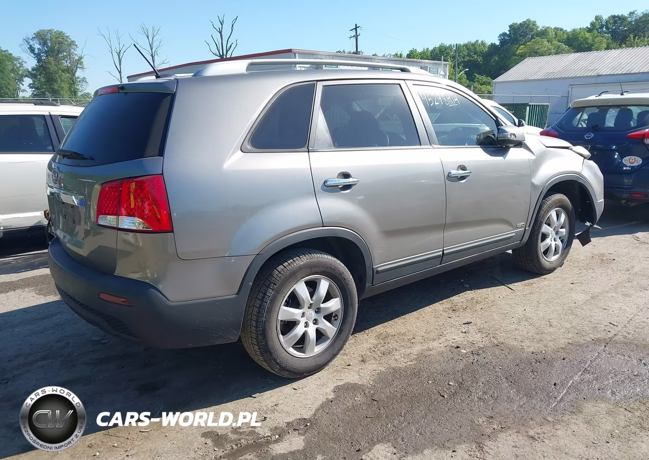 2011 Kia Sorento Lx VIN:5XYKTCA1XBG069719 - 4