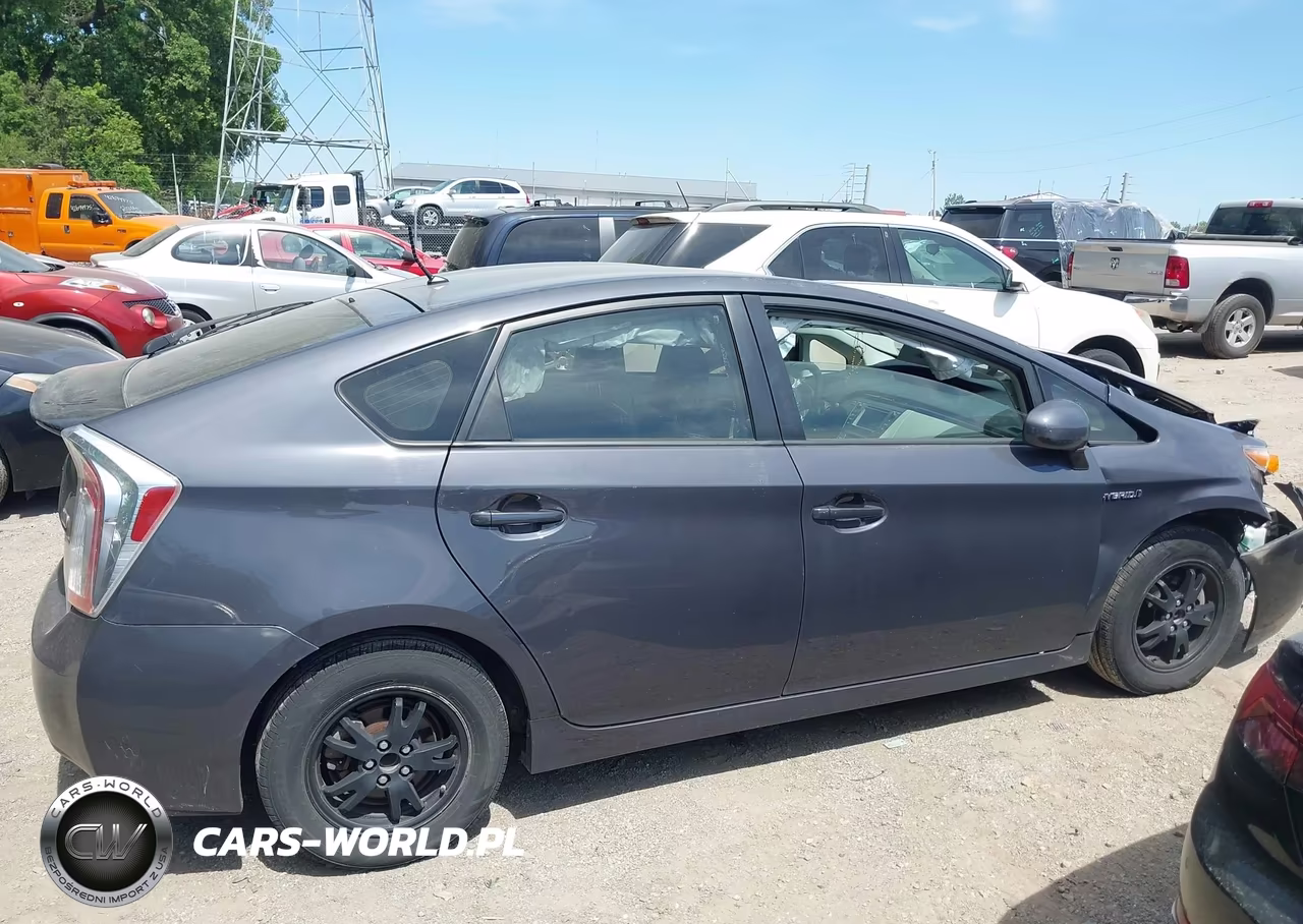 2015 Toyota Prius Two VIN:JTDKN3DU0F1903213 - 13
