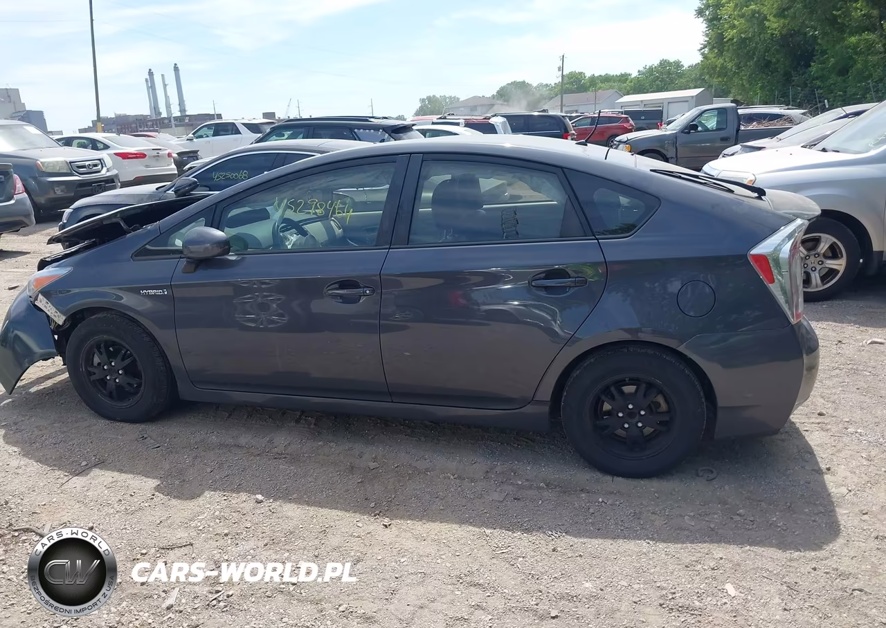 2015 Toyota Prius Two VIN:JTDKN3DU0F1903213 - 14