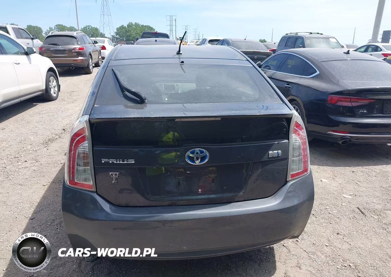 2015 Toyota Prius Two VIN:JTDKN3DU0F1903213 - 16