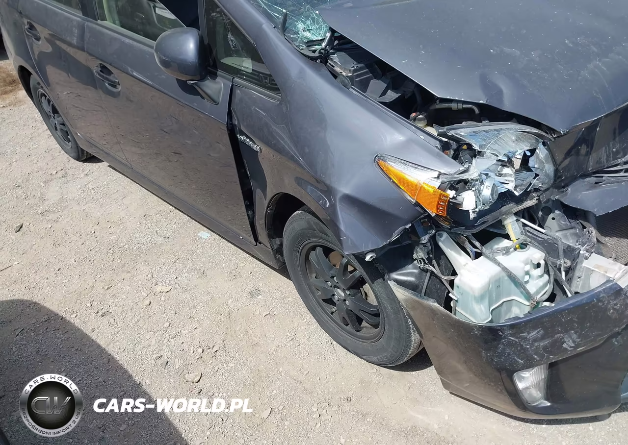 2015 Toyota Prius Two VIN:JTDKN3DU0F1903213 - 17