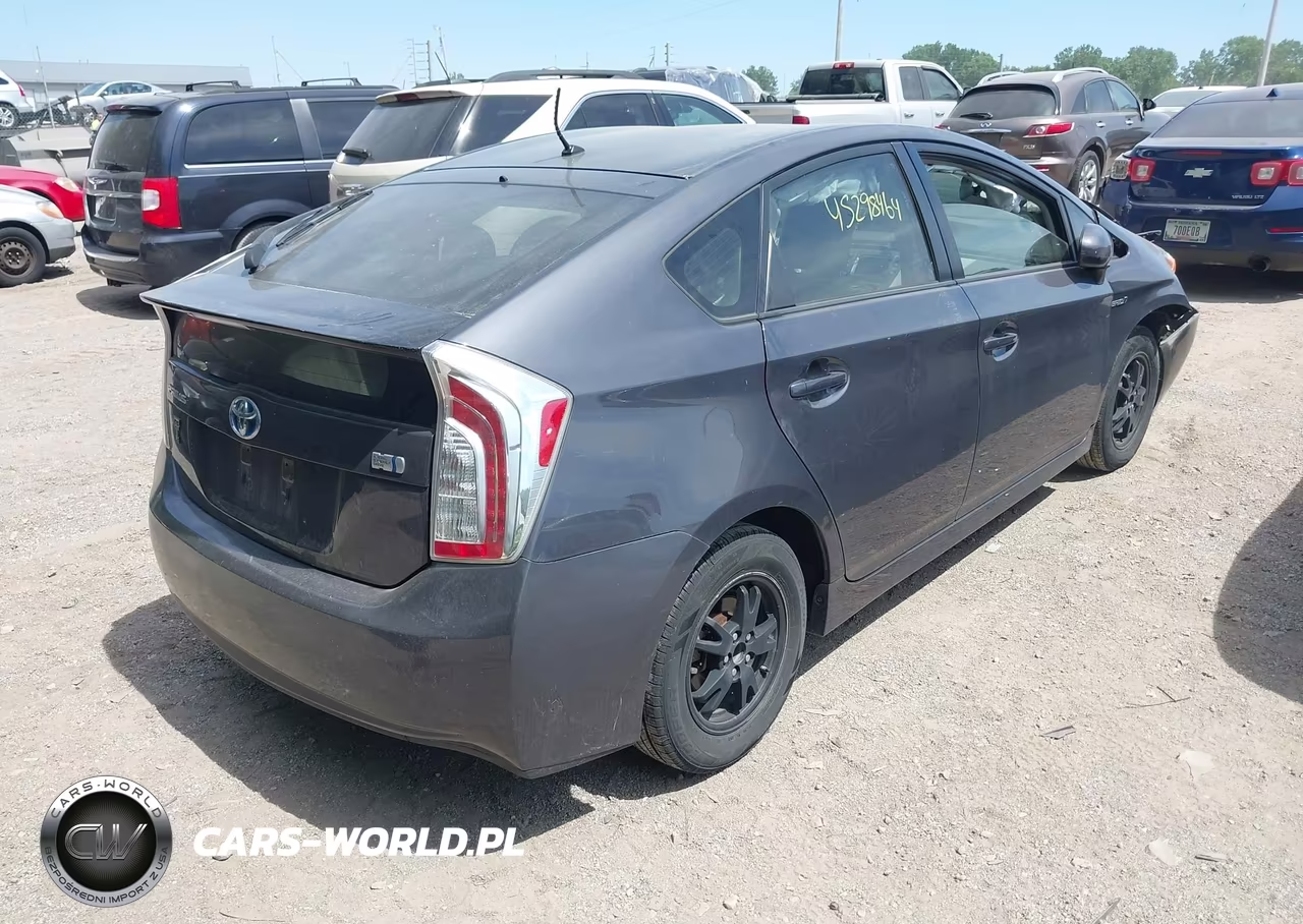 2015 Toyota Prius Two VIN:JTDKN3DU0F1903213 - 4