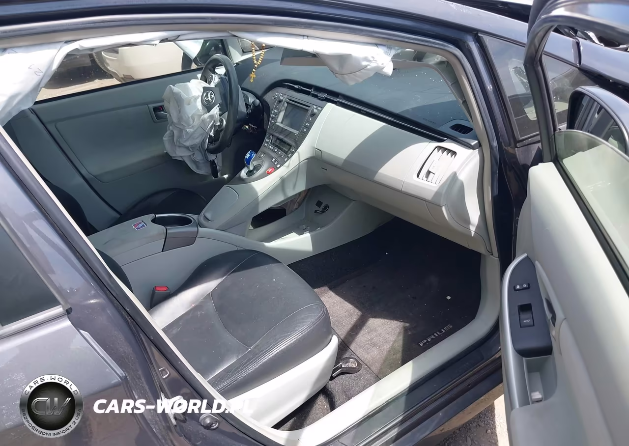 2015 Toyota Prius Two VIN:JTDKN3DU0F1903213 - 5