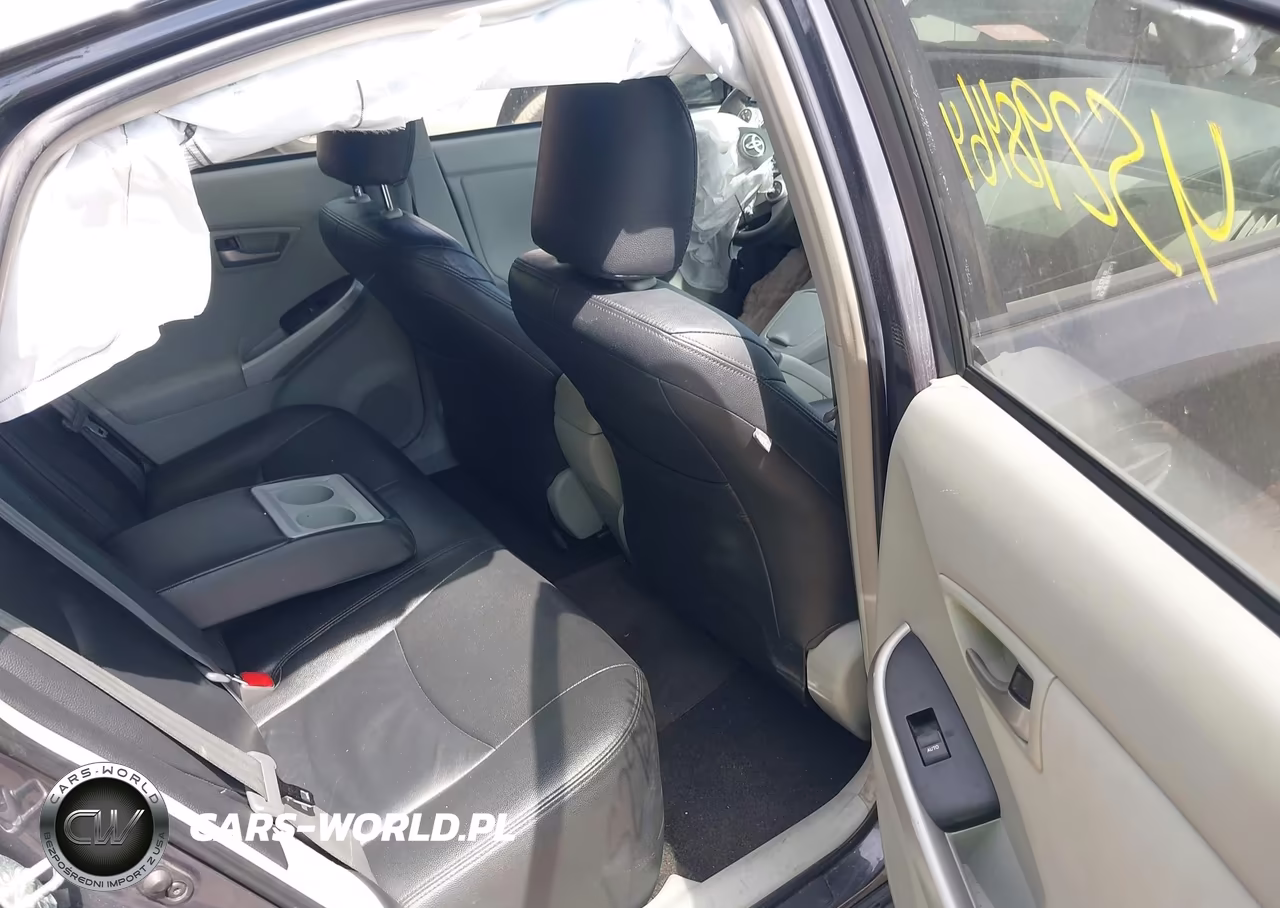 2015 Toyota Prius Two VIN:JTDKN3DU0F1903213 - 8