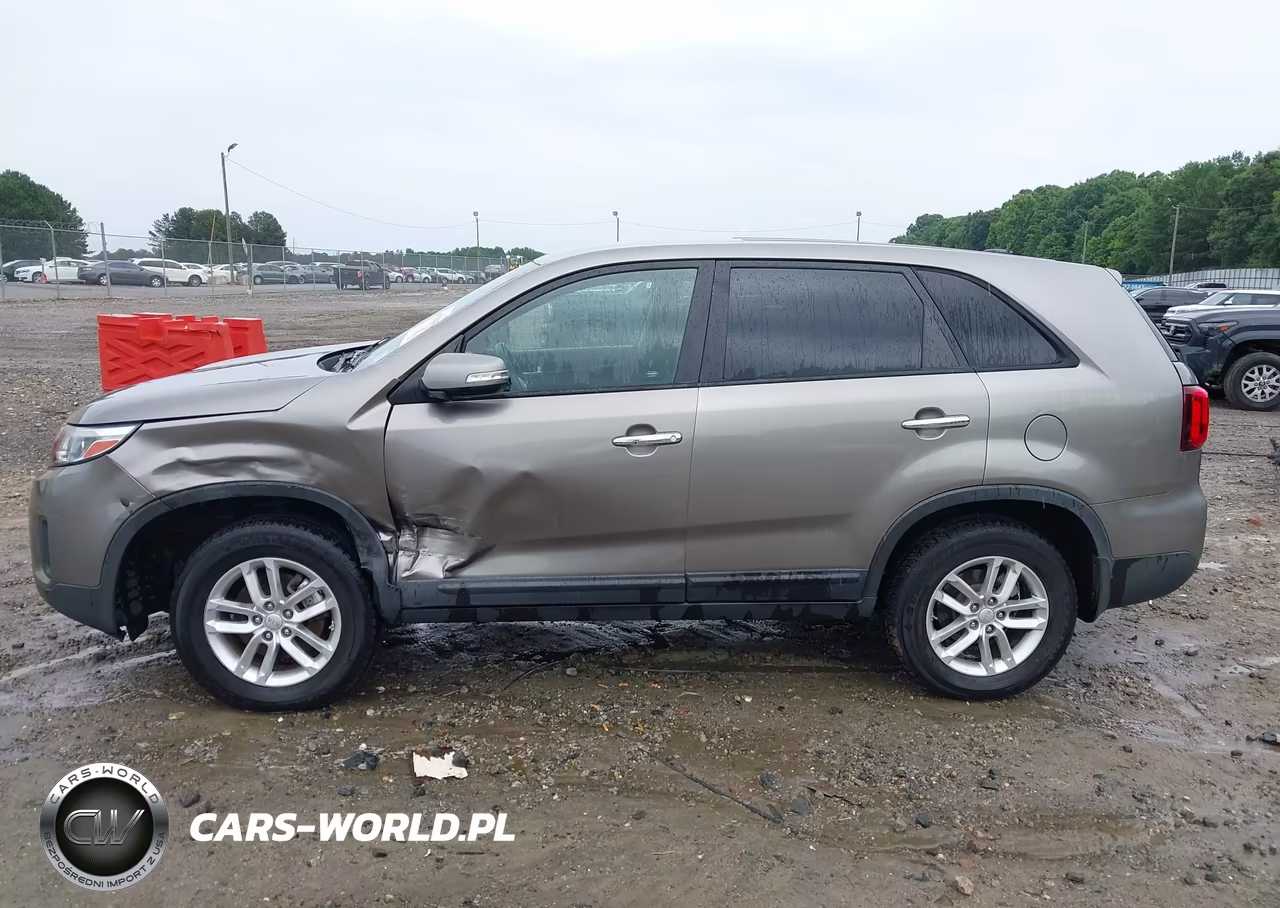 2015 Kia Sorento Lx VIN:5XYKT3A60FG577084 - 14