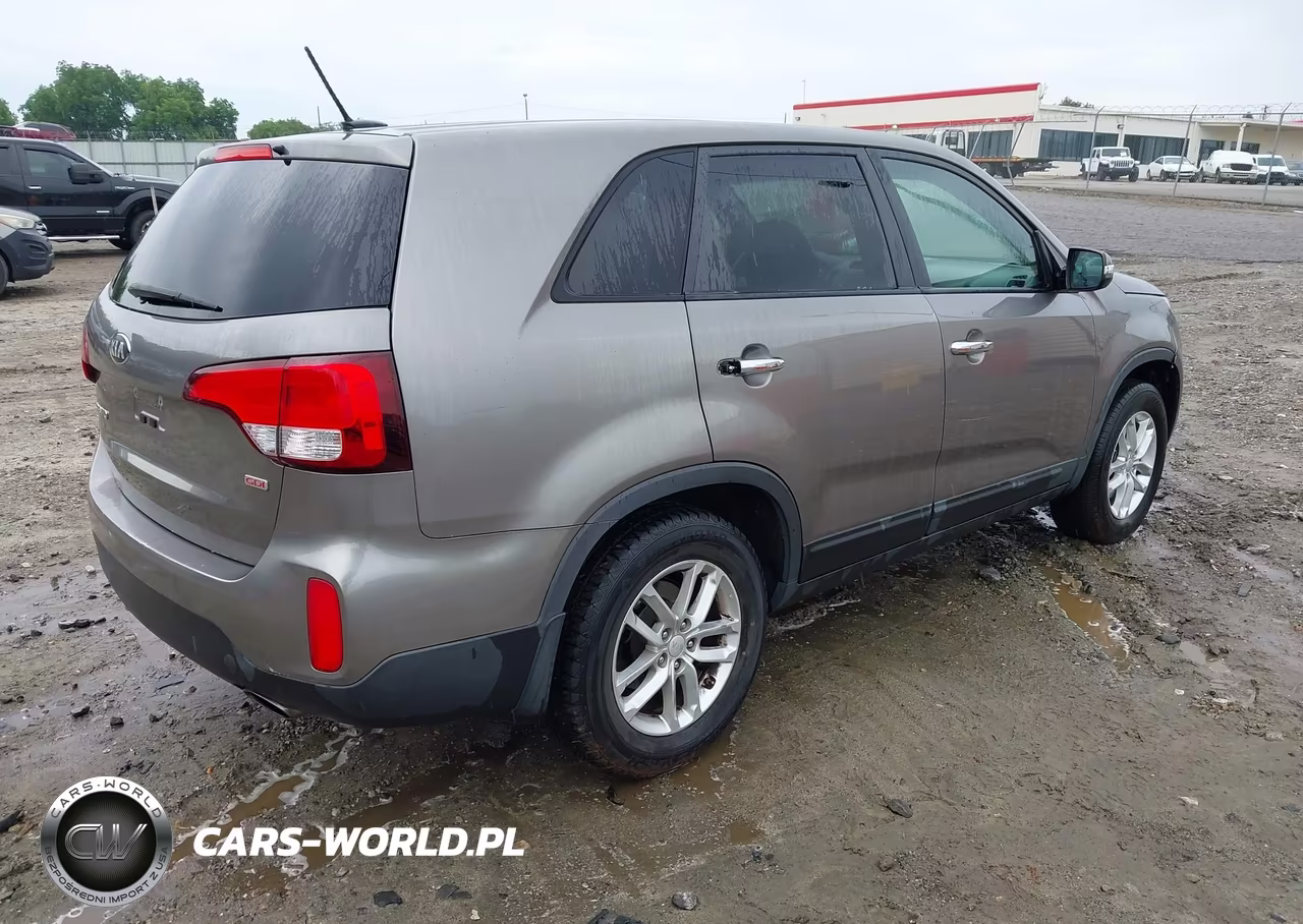 2015 Kia Sorento Lx VIN:5XYKT3A60FG577084 - 4