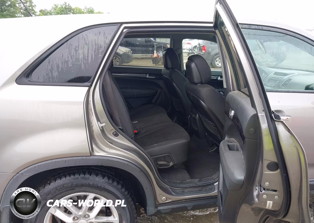 2015 Kia Sorento Lx VIN:5XYKT3A60FG577084 - 8