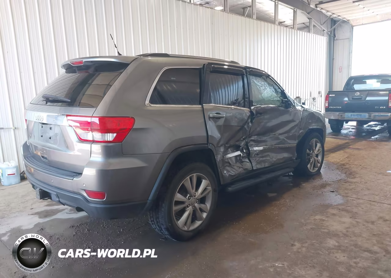 2013 Jeep Grand Cherokee Laredo VIN:1C4RJFAG0DC604400 - 4