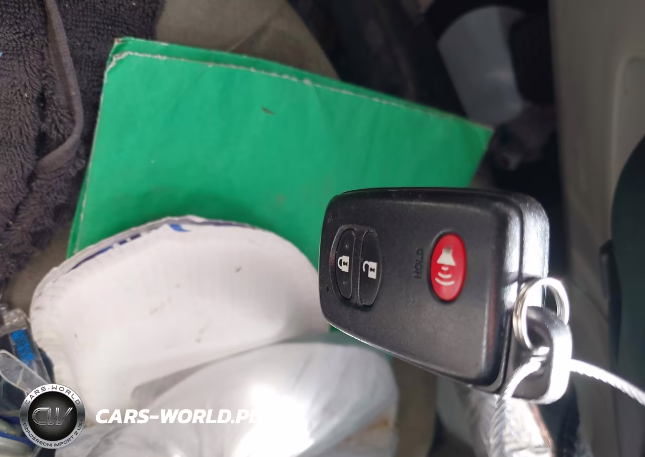 2015 Toyota Prius Two VIN:JTDKN3DU2F0445034 - 11