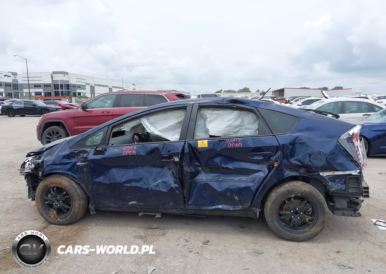 2015 Toyota Prius Two VIN:JTDKN3DU2F0445034 - 14