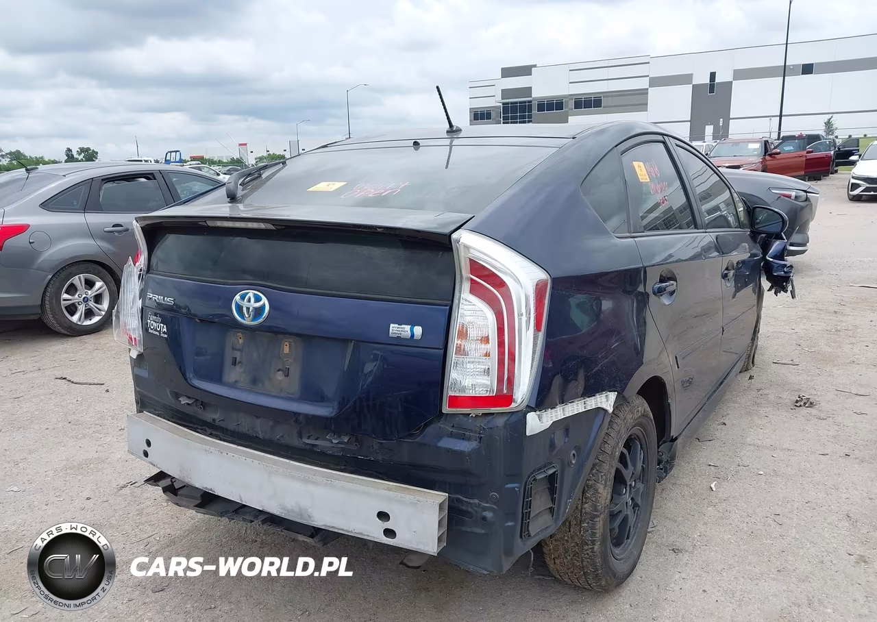 2015 Toyota Prius Two VIN:JTDKN3DU2F0445034 - 4