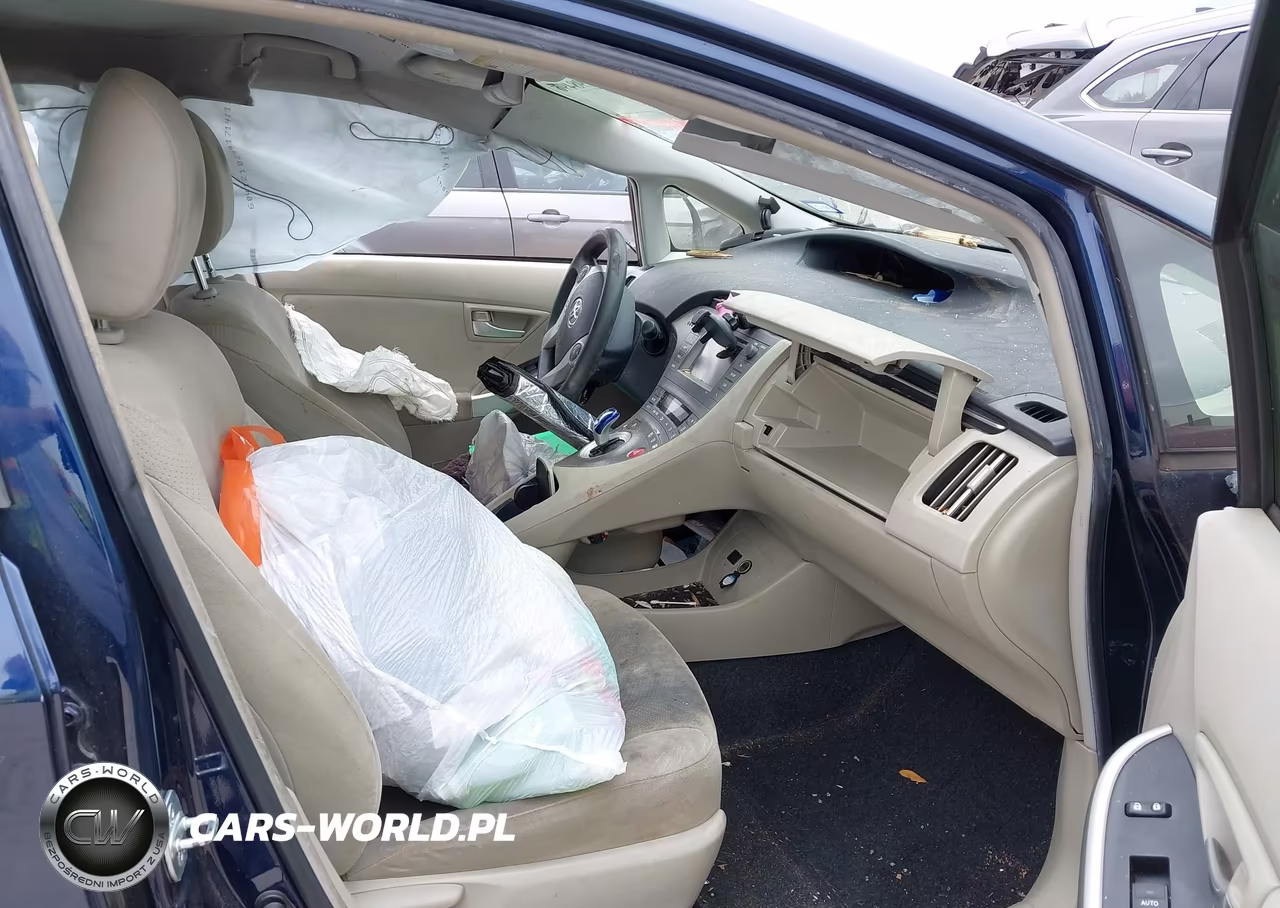 2015 Toyota Prius Two VIN:JTDKN3DU2F0445034 - 5