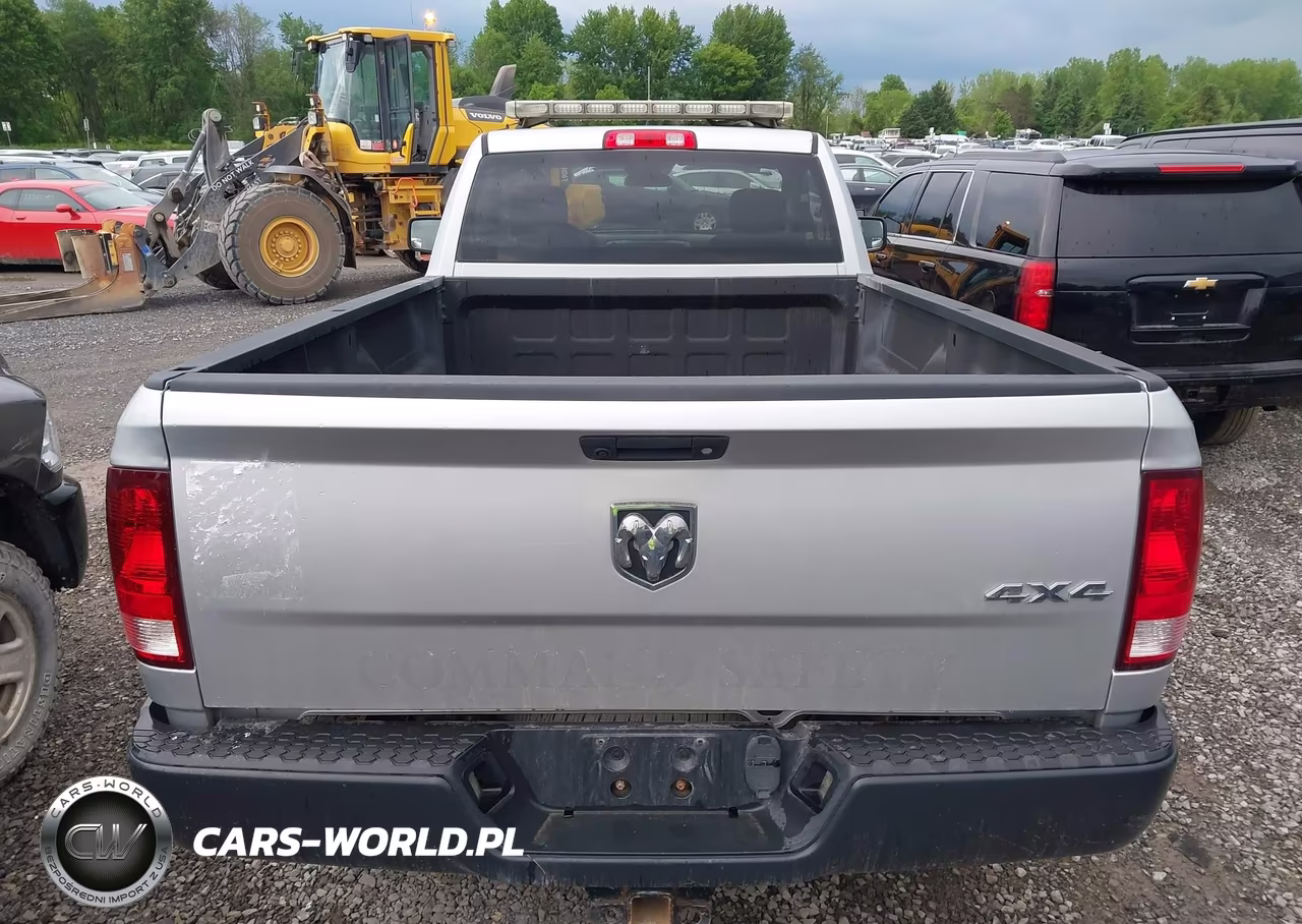 2018 Ram 2500 Tradesman 4X4 8' Box VIN:3C6LR5ATXJG363595 - 16