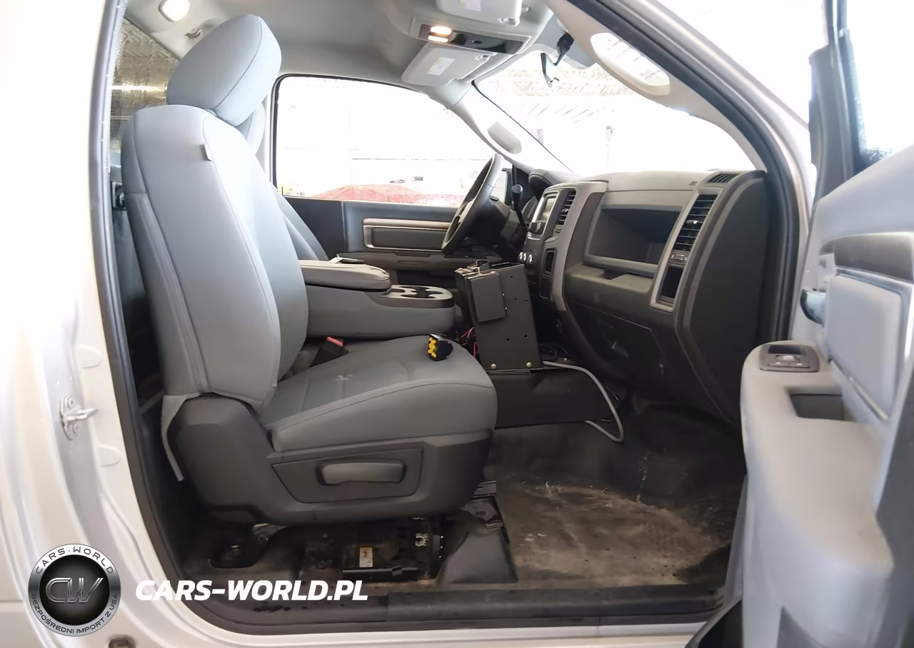 2018 Ram 2500 Tradesman 4X4 8' Box VIN:3C6LR5ATXJG363595 - 5